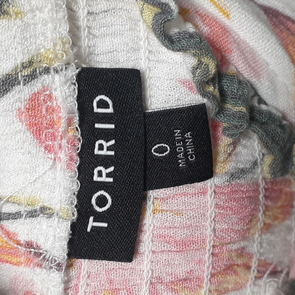 Torrid Short Sleve - Picture 5 of 5